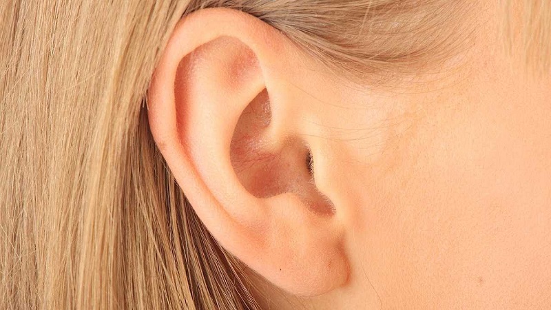 Korekta operacyjna małżowiny usznej to inwazyjna metoda pozbycia się niedoskonałości w postaci chociażby zbytnio odstających uszu.