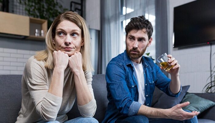 Jak alkoholik traktuje żonę?